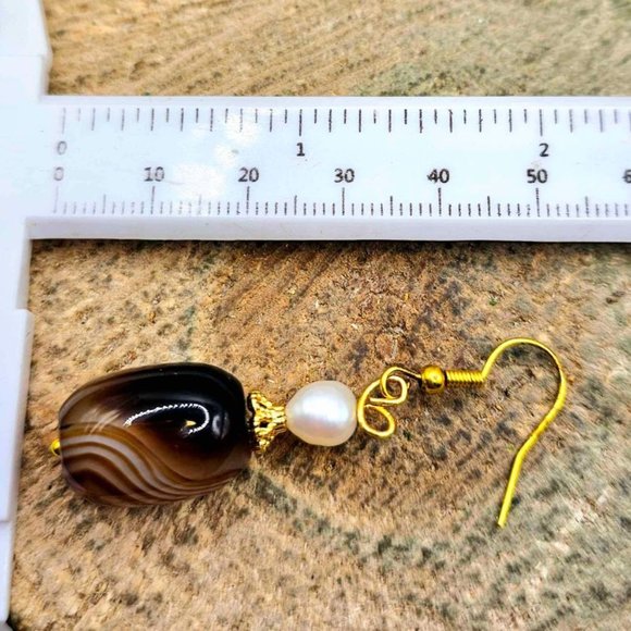 Nature Banded Agate & Pearl Dangle Earring - Picture 9 of 10